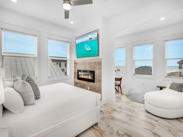 Luxurious Vacation Rental in Miramar Sleeps 44 Guests
