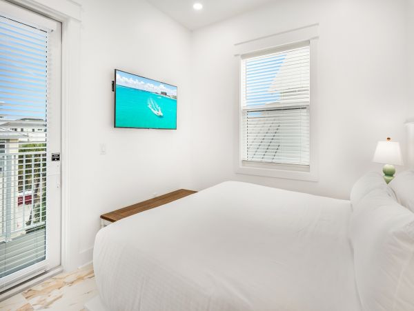 Luxurious Vacation Rental in Miramar Sleeps 44 Guests