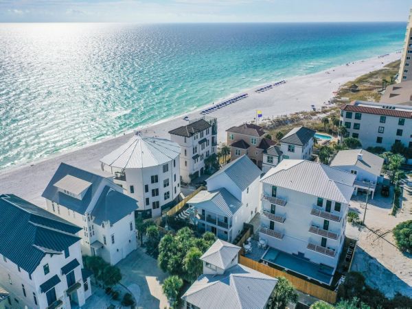 Luxurious Vacation Rental in Miramar Sleeps 44 Guests