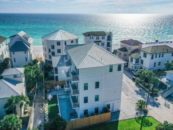 Luxurious Vacation Rental in Miramar Sleeps 44 Guests