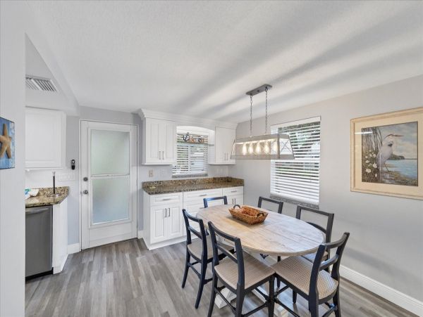 Charming 2 Bedroom Vacation Villa Great Amenities