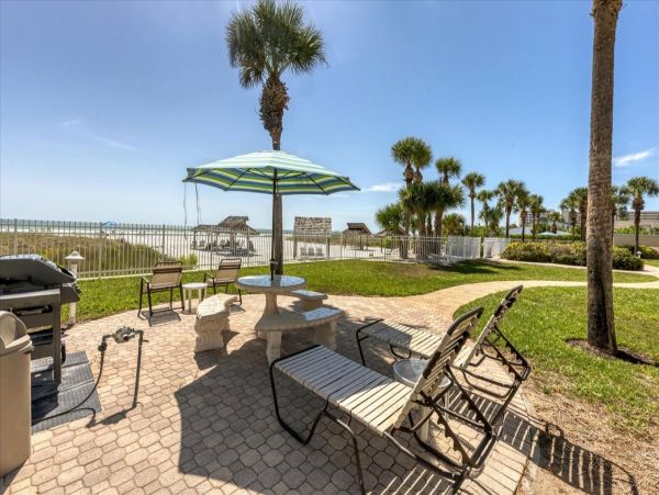 Charming 2 Bedroom Vacation Villa Great Amenities