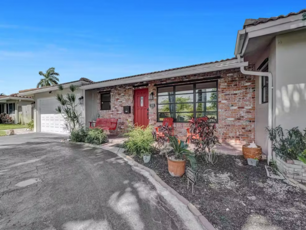 Pompano Beach Haven with Private Pool Sleeps 6 Guests