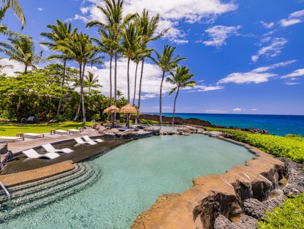 Vacation Estate Sleeps 12 Guests Ocean View Main House & Guest