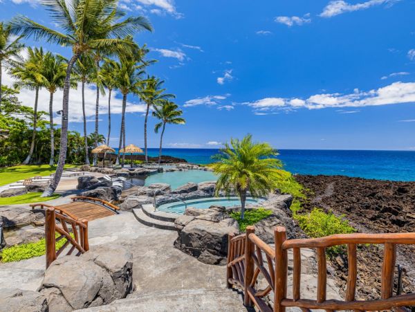 Vacation Estate Sleeps 12 Guests Ocean View Main House & Guest