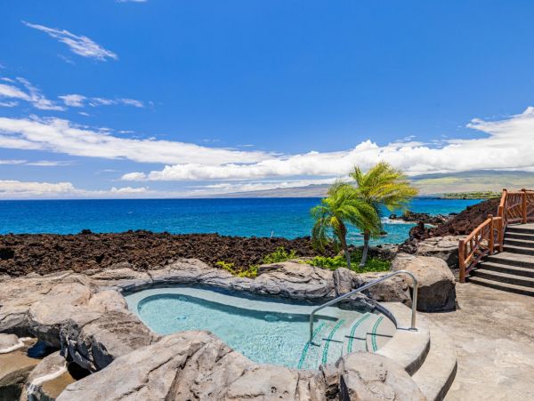 Vacation Estate Sleeps 12 Guests Ocean View Main House & Guest