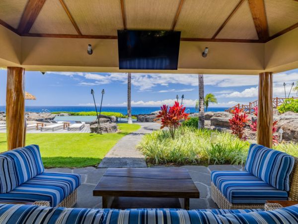 Vacation Estate Sleeps 12 Guests Ocean View Main House & Guest