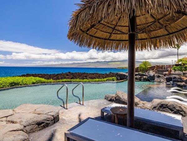 Vacation Estate Sleeps 12 Guests Ocean View Main House & Guest