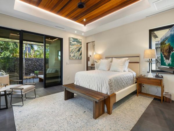 Vacation Estate Sleeps 12 Guests Ocean View Main House & Guest