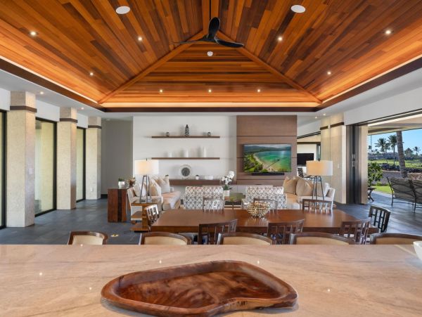 Vacation Estate Sleeps 12 Guests Ocean View Main House & Guest