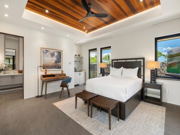Vacation Estate Sleeps 12 Guests Ocean View Main House & Guest