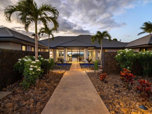 Vacation Estate Sleeps 12 Guests Ocean View Main House & Guest