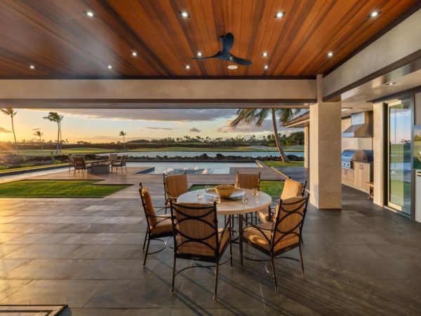 Vacation Estate Sleeps 12 Guests Ocean View Main House & Guest