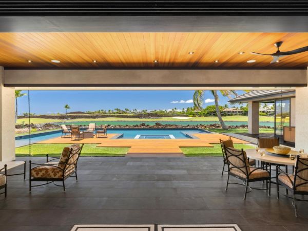 Vacation Estate Sleeps 12 Guests Ocean View Main House & Guest