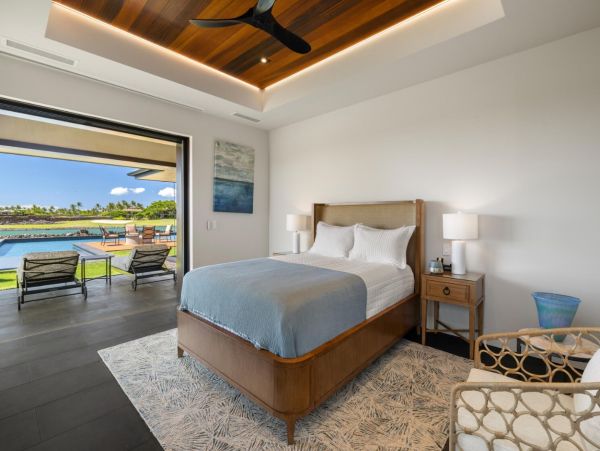 Vacation Estate Sleeps 12 Guests Ocean View Main House & Guest