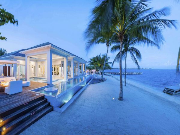 Luxury Cayman Islands 6 Bedroom Pool Home