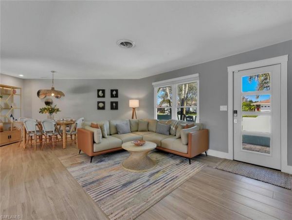 Vacation Rental with 2 Bedrooms in Naples