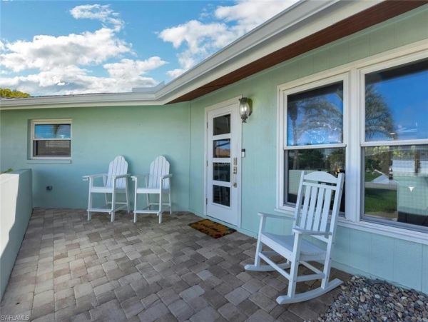 Vacation Rental with 2 Bedrooms in Naples