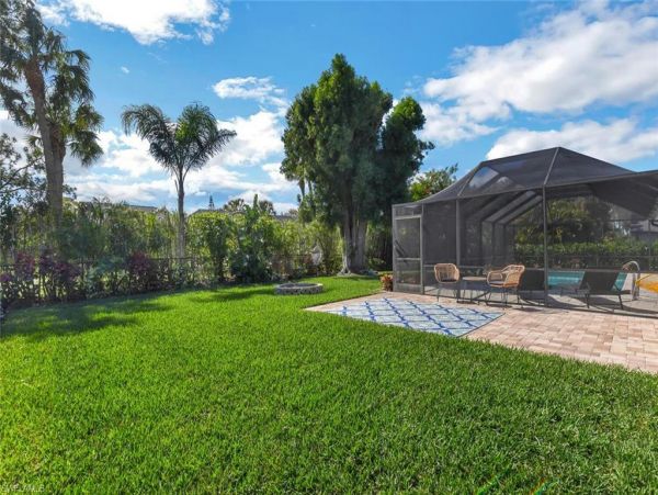 Vacation Rental with 2 Bedrooms in Naples