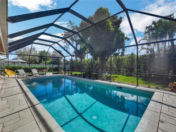 Vacation Rental with 2 Bedrooms in Naples