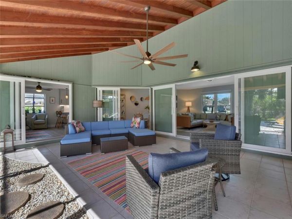 Vacation Rental with 2 Bedrooms in Naples