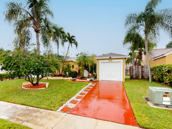 Boca Raton Vacation Home with 2 Bedroom & Pool