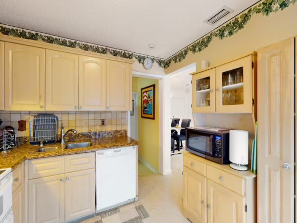 Boca Raton Vacation Home with 2 Bedroom & Pool