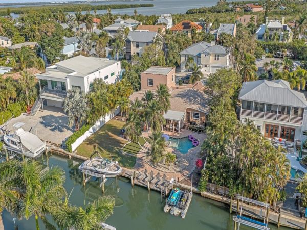 Canal Front Four Bedroom Vacation Residence in Longboat Key