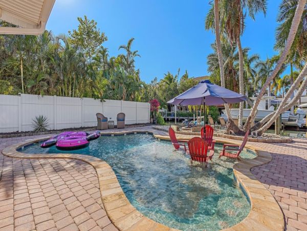 Canal Front Four Bedroom Vacation Residence in Longboat Key