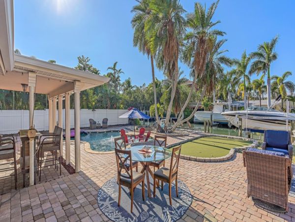 Canal Front Four Bedroom Vacation Residence in Longboat Key