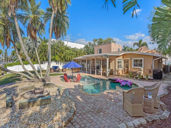 Canal Front Four Bedroom Vacation Residence in Longboat Key