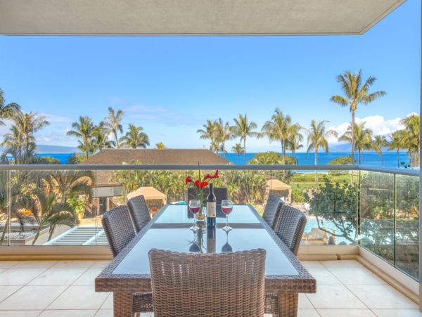 Escape to Lahaina's Oceanfront Paradise! Enjoy Luxury Condo