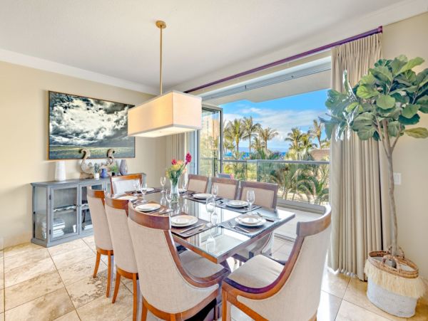Escape to Lahaina's Oceanfront Paradise! Enjoy Luxury Condo