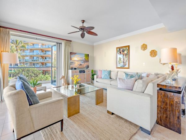 Escape to Lahaina's Oceanfront Paradise! Enjoy Luxury Condo