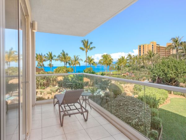 Escape to Lahaina's Oceanfront Paradise! Enjoy Luxury Condo