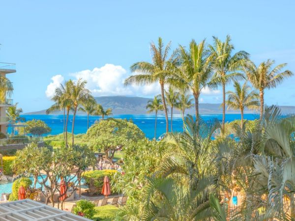 Escape to Lahaina's Oceanfront Paradise! Enjoy Luxury Condo