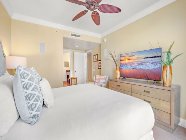 Escape to Lahaina's Oceanfront Paradise! Enjoy Luxury Condo
