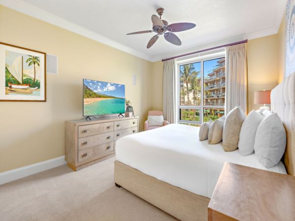 Escape to Lahaina's Oceanfront Paradise! Enjoy Luxury Condo