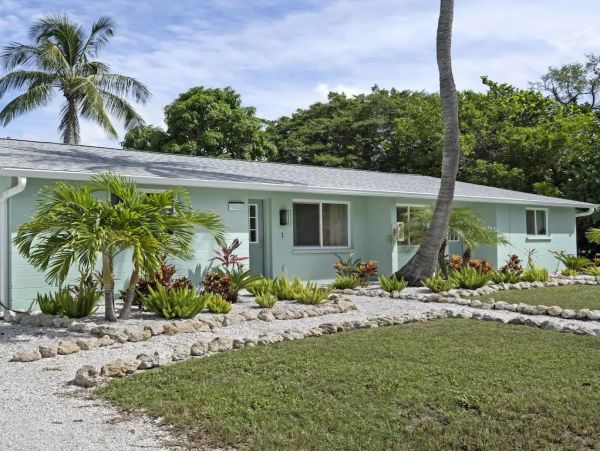 Two Bedroom Walk to Beach Vacation Duplex in Longboat Key