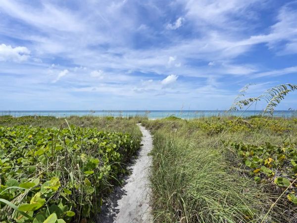 Two Bedroom Walk to Beach Vacation Duplex in Longboat Key