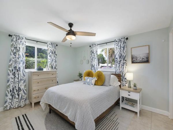 Two Bedroom Walk to Beach Vacation Duplex in Longboat Key