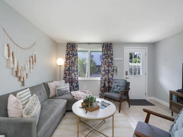 Two Bedroom Walk to Beach Vacation Duplex in Longboat Key