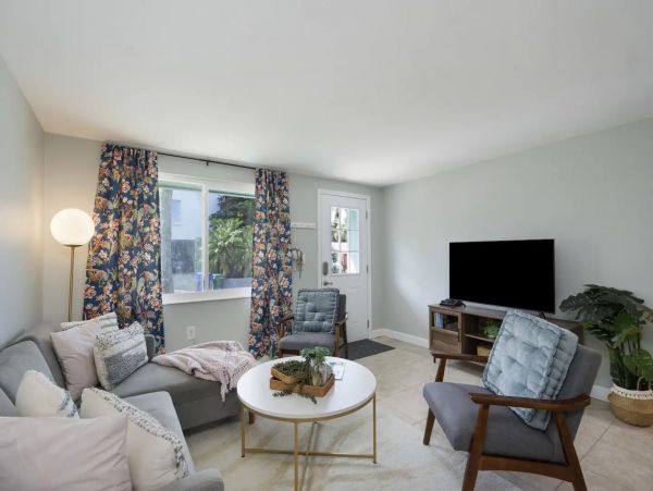 Two Bedroom Walk to Beach Vacation Duplex in Longboat Key