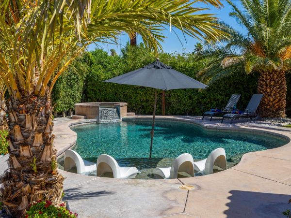 Stunning Contemporary Luxury 5-BD Home with Private Pool in Palm Springs