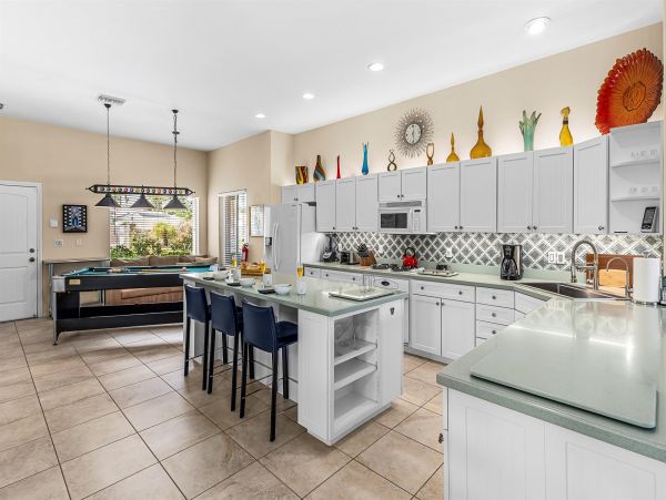 Stunning Contemporary Luxury 5-BD Home with Private Pool in Palm Springs