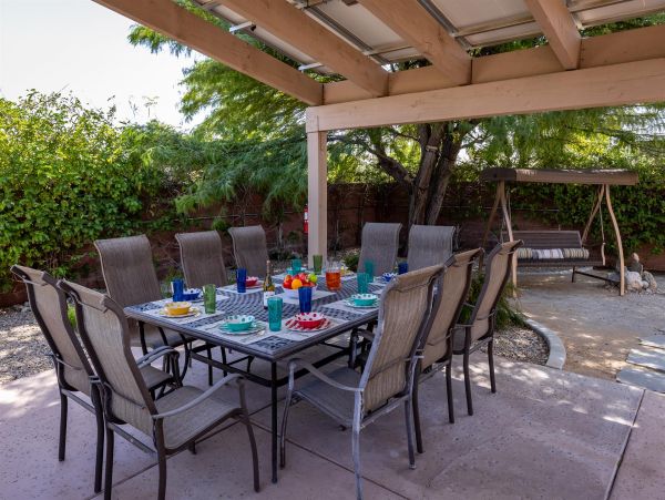 Stunning Contemporary Luxury 5-BD Home with Private Pool in Palm Springs