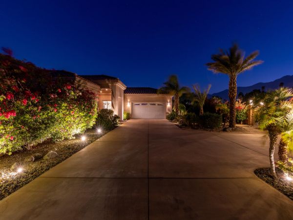 Stunning Contemporary Luxury 5-BD Home with Private Pool in Palm Springs