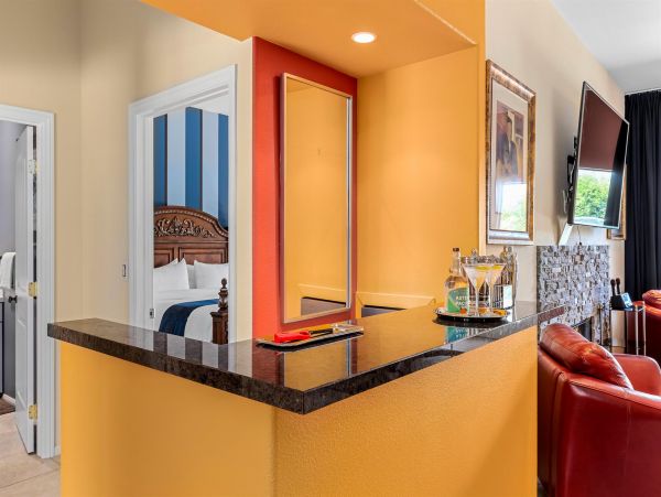 Stunning Contemporary Luxury 5-BD Home with Private Pool in Palm Springs