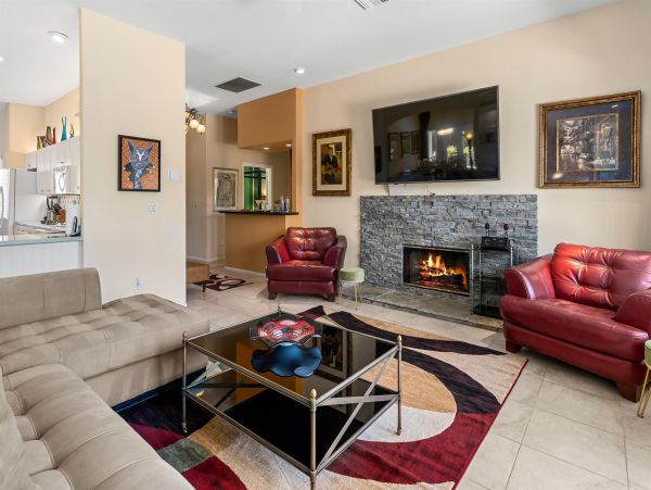 Stunning Contemporary Luxury 5-BD Home with Private Pool in Palm Springs