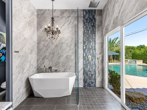 Stunning Contemporary Luxury 5-BD Home with Private Pool in Palm Springs